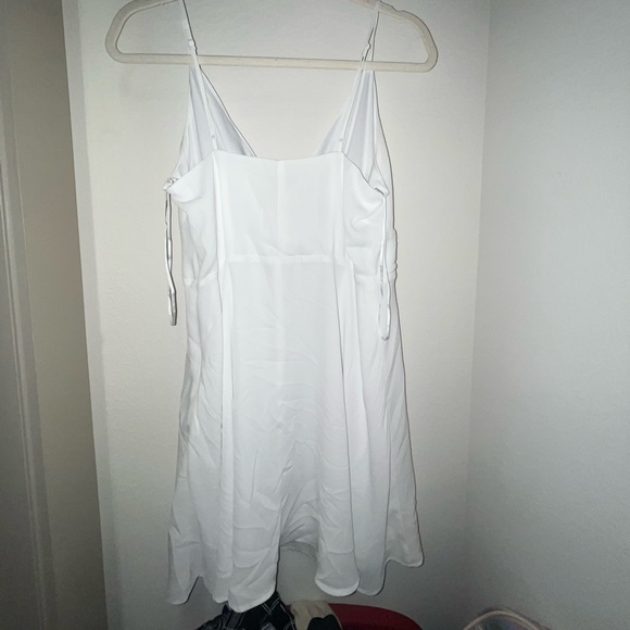 Express, white dress, mini strap of white dress - Picture 2 of 4